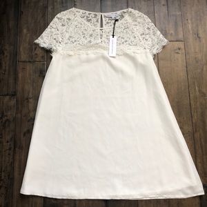 NWT cupcakes and cashmere Lace Short Sleeve dress